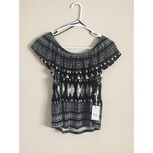 ❌ Sold ❌ Tribal off shoulder top
